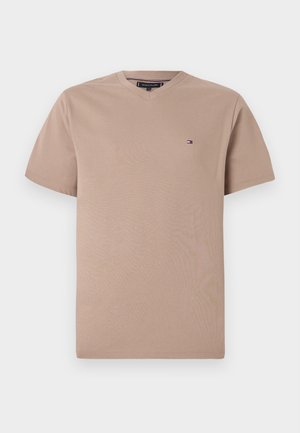 Beige bomull T-skjorte med V-hals, korte ermer, og liten logo detaljer på brystet. Glatt tekstur med en avslappet passform.