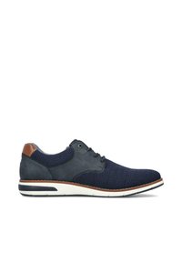 Sneaker blu navy con tomaia in tessuto testurizzato, dettagli in pelle, punta rotonda e suola in gomma bianca con una striscia marrone.