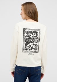 Mustang STYLE ROSEVILLE - Long sleeved top - weiß
