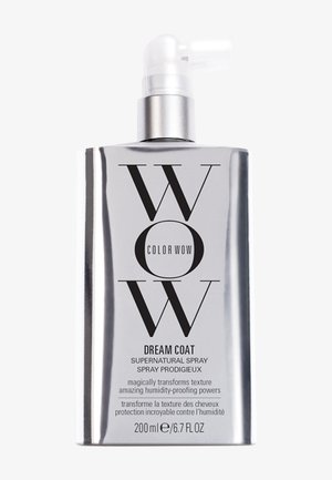 Flacon vaporisateur argenté étiqueté "WOW Color Wow Dream Coat Supernatural Spray" avec une capacité de 200 ml, conçu pour la texture des cheveux et la protection contre l'humidité.