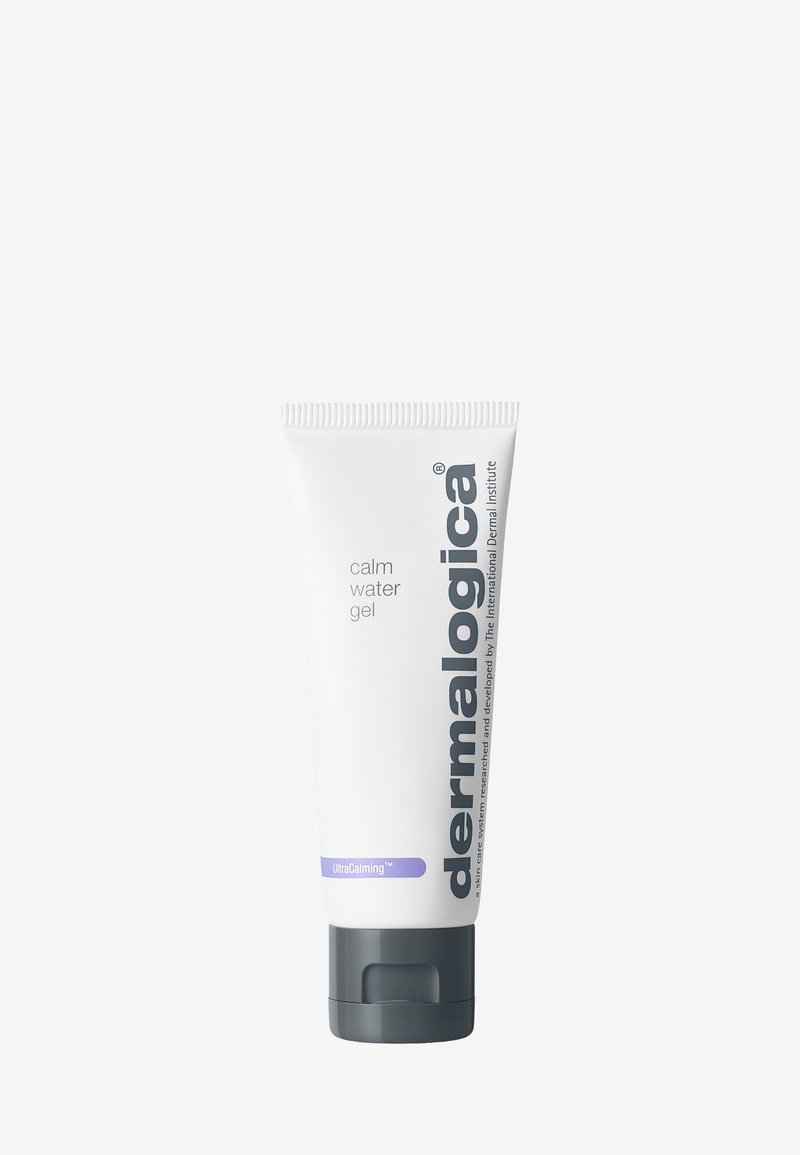 Dermalogica Calm Water Gel in weißer Tube mit schwarzem Deckel, mit UltraCalming-Formel für beruhigende Hautfeuchtigkeit.
