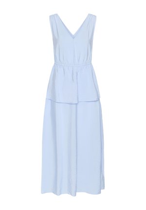 Robe maxi bleu clair sans manches avec col en V et taille froncée créant un effet peplum superposé sur le corsage.