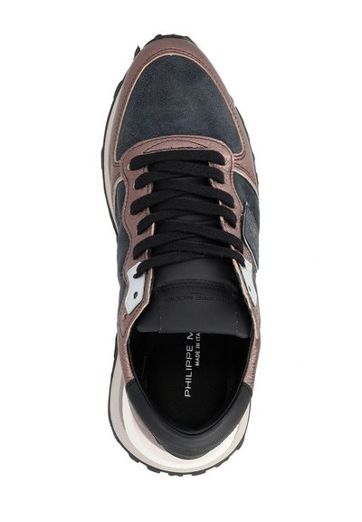 Athletic sneaker in navy suede and black leather, featuring bronze accents, black laces, and a white midsole. Round toe design.