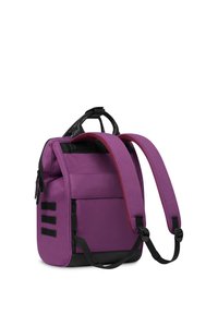 Lila Rucksack mit schwarzen Akzenten, ausgestattet mit gepolsterten, verstellbaren Riemen, mehreren Reißverschlussfächern und einer strukturierten rechteckigen Form.