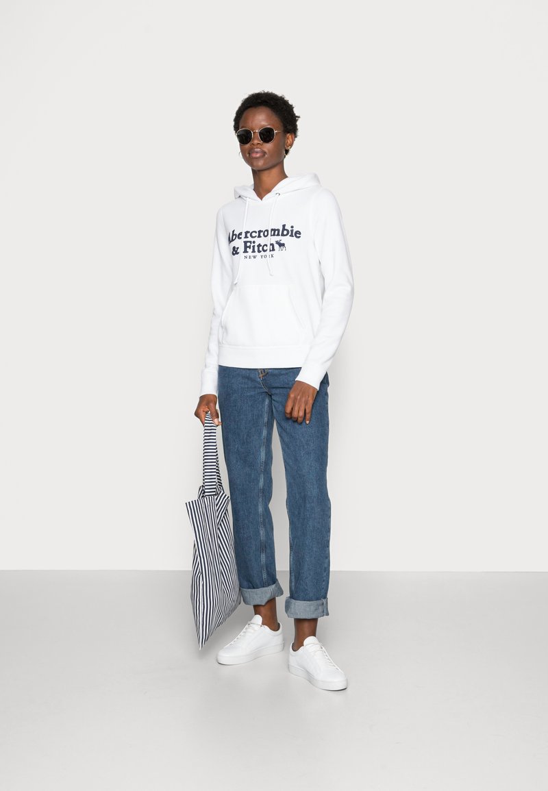 Damen Kleider | Abercrombie & Fitch HERITAGE LOGO POPOVER Sweatshirt white/weiß - VA96105 Damen Kleider | Abercrombie & Fitch HERITAGE LOGO POPOVER Sweatshirt white/weiß - VA96105