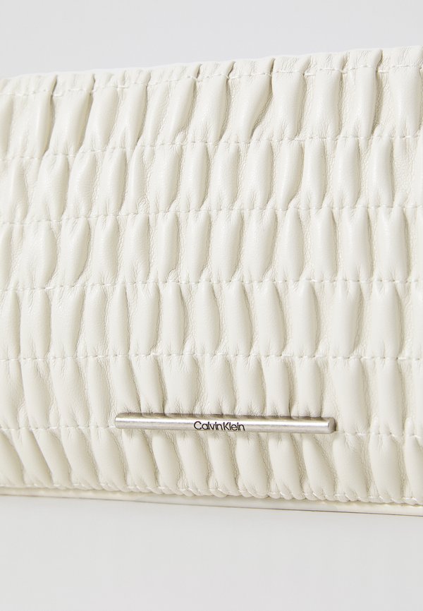 SOPHIE QUILTED ZIP TOP BAG - Cross body bag - chalk3