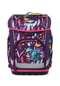 Paarse rugzak met levendige bladpatronen, reflecterende accenten en een kameleonvormige hanger aan de voorkant. Voorzien van meerdere compartimenten en ritsen.
