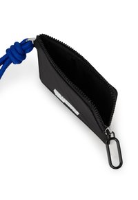 Melna neilona makslinieks ar zilu cilpu, iekšpuse odere, taisnstūra forma un metāla karabīne.