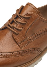 Tamaris Stringate - cognac leather