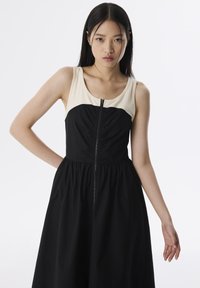Twist COLORBLOCK MIDI - Vestito casual - black