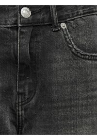 Svarta denimjeans med en klassisk design som har en framficka för mynt, metallknappsstängning och synliga sömmar.