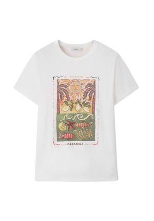 T-shirt blanc avec une impression colorée représentant un soleil, des palmiers, des citrons, des algues, une étoile de mer et deux poissons, avec le mot « Dreaming » au-dessus et en dessous.