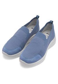 Chaussures décontractées à enfiler en tissu tricoté bleu avec semelles en caoutchouc blanc et languettes à l'arrière, conçues pour le confort et un port facile.