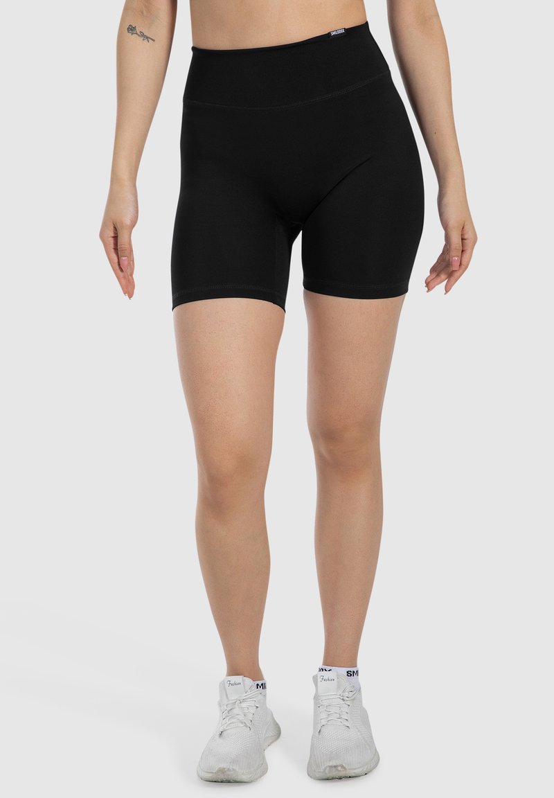 Shorts sportivi neri a vita alta realizzati in materiale elasticizzato con una texture liscia, caratterizzati da un design aderente e una cintura ampia.