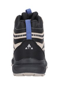 Scarpe da trekking nere e beige con materiale testurizzato, un'etichetta blu e un logo del marchio prominente sul tallone. Suola in gomma per una buona aderenza.