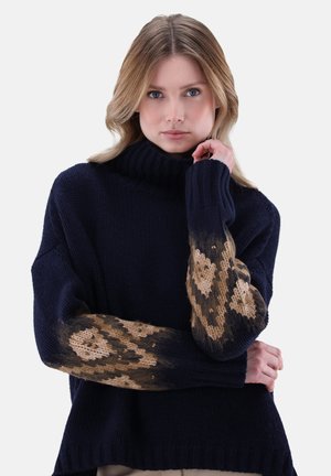 Navy gestrickter Pullover mit hohem Rollkragen und gemusterten braunen Ärmeln mit Herzmotiven, der ein gemütliches, strukturiertes Design präsentiert.