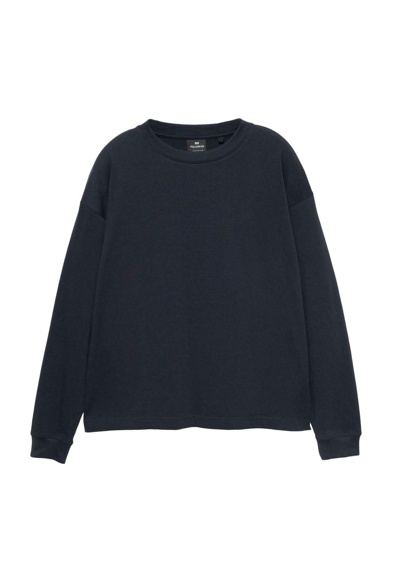 Donkerblauwe sweatshirt met lange mouwen, ronde halslijn en een losse pasvorm. Zachte stof met minimale naden en geen zichtbare patronen of accenten.