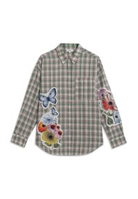 Camicia a maniche lunghe a quadri in verde e rosa, con decorazioni floreali e farfalle in colori vivaci sul lato sinistro e sulla tasca.