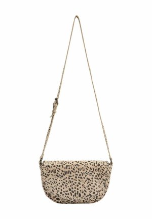 Beige Umhängetasche mit Leopardenmuster, aus weichem Stoff gefertigt. Verfügt über einen langen, verstellbaren Riemen und eine geschwungene Silhouette.
