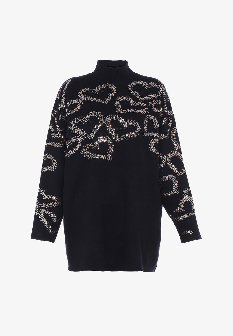 Schwarzer Pullover mit langen Ärmeln und hohem Kragen, verziert mit mehreren silbernen Pailletten-Herzmustern auf der Vorderseite, den Ärmeln und dem oberen Brustbereich.