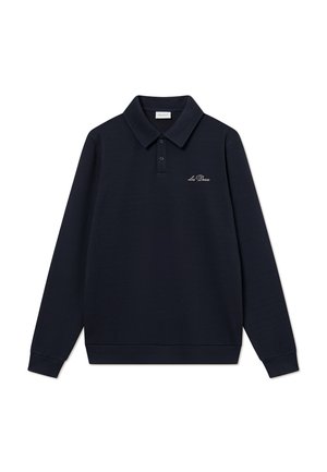 Marine langermet polo skjorte laget av myk stoff, med klassisk krage og en liten brodert logo på venstre bryst.