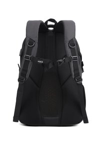 Zaino nero vista posteriore con spallacci in rete imbottita, fibbie regolabili e una cinghia toracica con chiusura a clip.