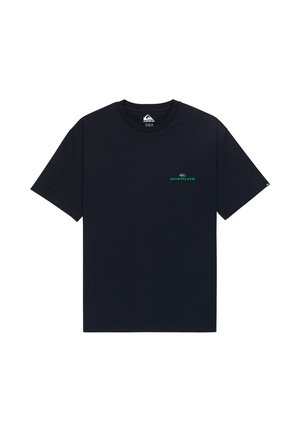 T-shirt en coton bleu marine à manches courtes, avec un petit logo vert sur la poitrine et un col rond ras du cou. Coupe classique.