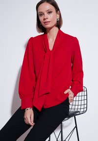 LELA REGULAR FIT - Button-down blouse - red