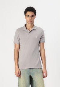 Abercrombie & Fitch 5-Pack Textured Icon Don't Sweat It Polos - Poloskjorter - white/rock ridge/sedona sage/heather grey/black