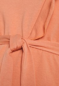 LOVE2WAIT DRESS NURSING RUFFLES - Vestido de dia - hot sauce