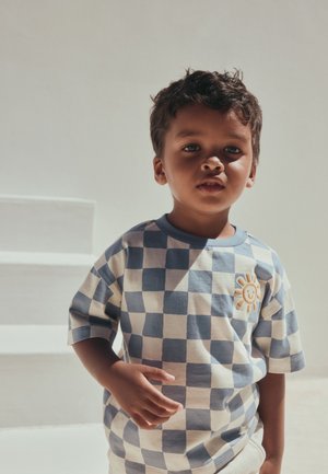Next, SHORT SLEEVE ALL OVER PRINT  - Tričko s potlačou - blue white checkerboard sun
