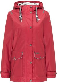 Czerwona wodoodporna kurtka z dopasowanym kapturem, srebrnymi akcentami, dwoma przednimi kieszeniami, zapięciem na guziki oraz paskowanym wnętrzem.