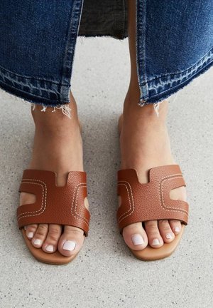 Mules - tan