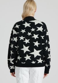 South Beach SKI WEAR FUNNEL NECK KNIT - Stickad tröja - black white