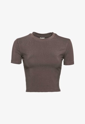 Tmavě hnědé tričko s krátkým rukávem a cropped střihem vyrobené z hladkého materiálu; má kulatý výstřih a jednoduché švy.