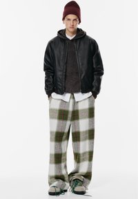 PULL&BEAR Imiteret læderjakke - black