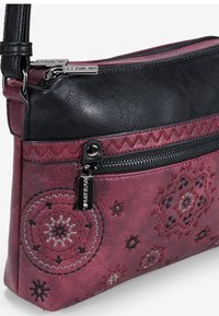 Bosanova HELENA  - Bandolera - burdeos