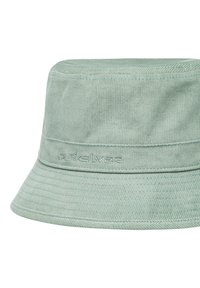 Ljust grön kordflorsbucket hatt med rund topp, bred skärm och präglad logotyp. Texturerad tyg med synligt ribbat mönster genom hela.