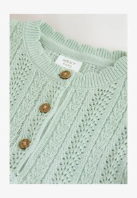 Vybrané, sage green