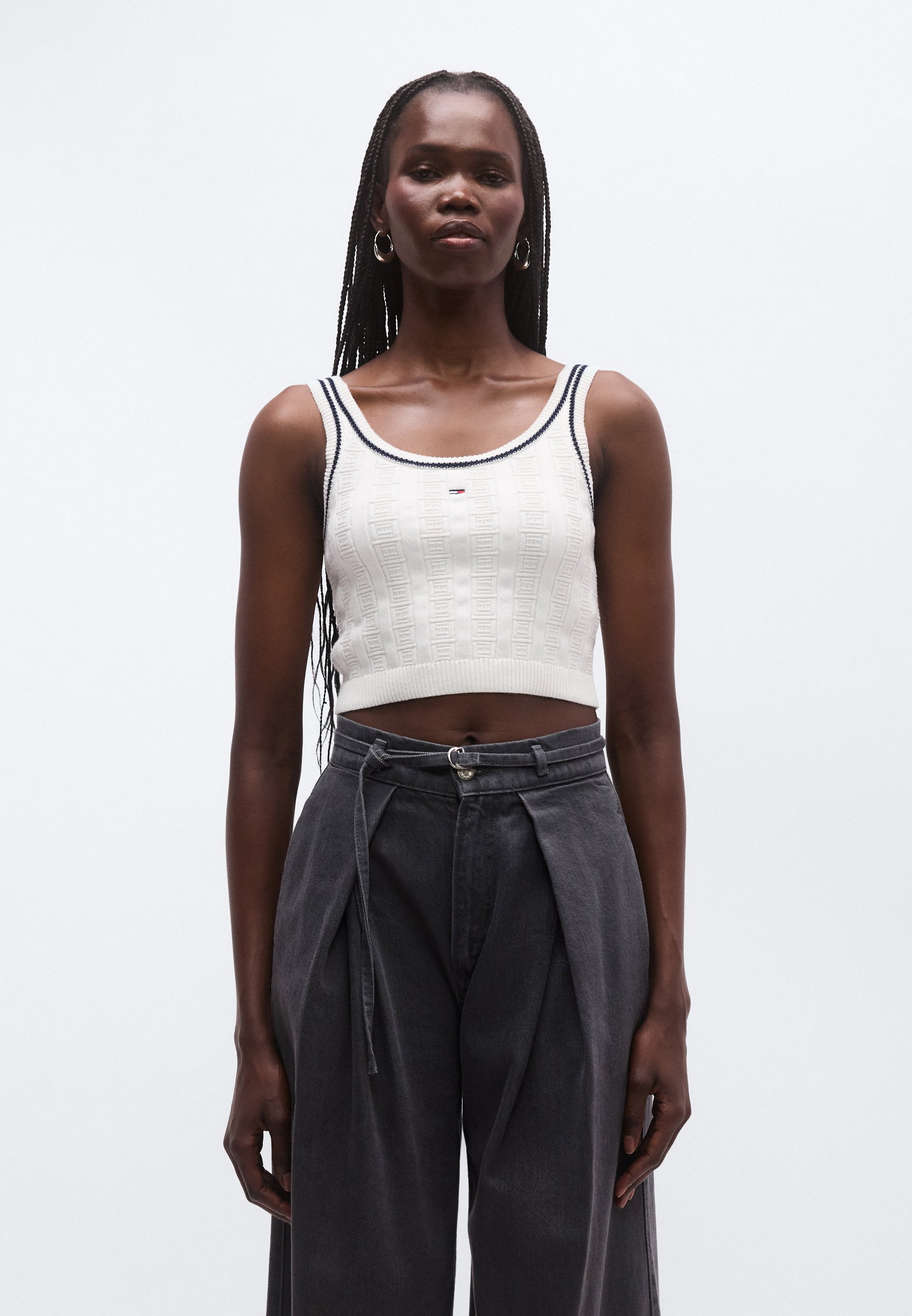 Tommy Jeans FLAG CABLE KNIT CROPPED TANK TOP - Top - ancient white
