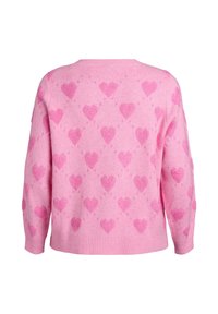 Roosa kootud kampsun pikkade varrukatega, millel on tumedamates roosades toonides südamekujud, mis on ühtlaselt jaotatud kangale.