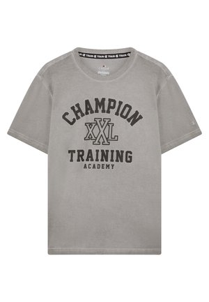 Graues Baumwoll-T-Shirt mit kurzen Ärmeln, rundem Halsauschnitt und bedrucktem Text - "CHAMPION XXL TRAINING ACADEMY" in schwarzer Schrift.