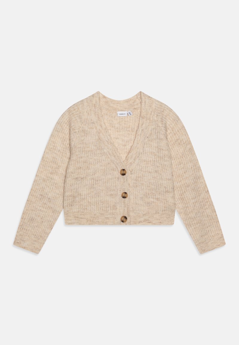 Beige stickad cardigan med v-ringning, med långärmar och tre framfickor med träknappar. Texturerad, kort design.