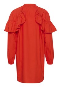 Abito rosso con spalline arricciate, maniche lunghe e vestibilità rilassata. Realizzato in tessuto morbido con un design semplice e monocolore.