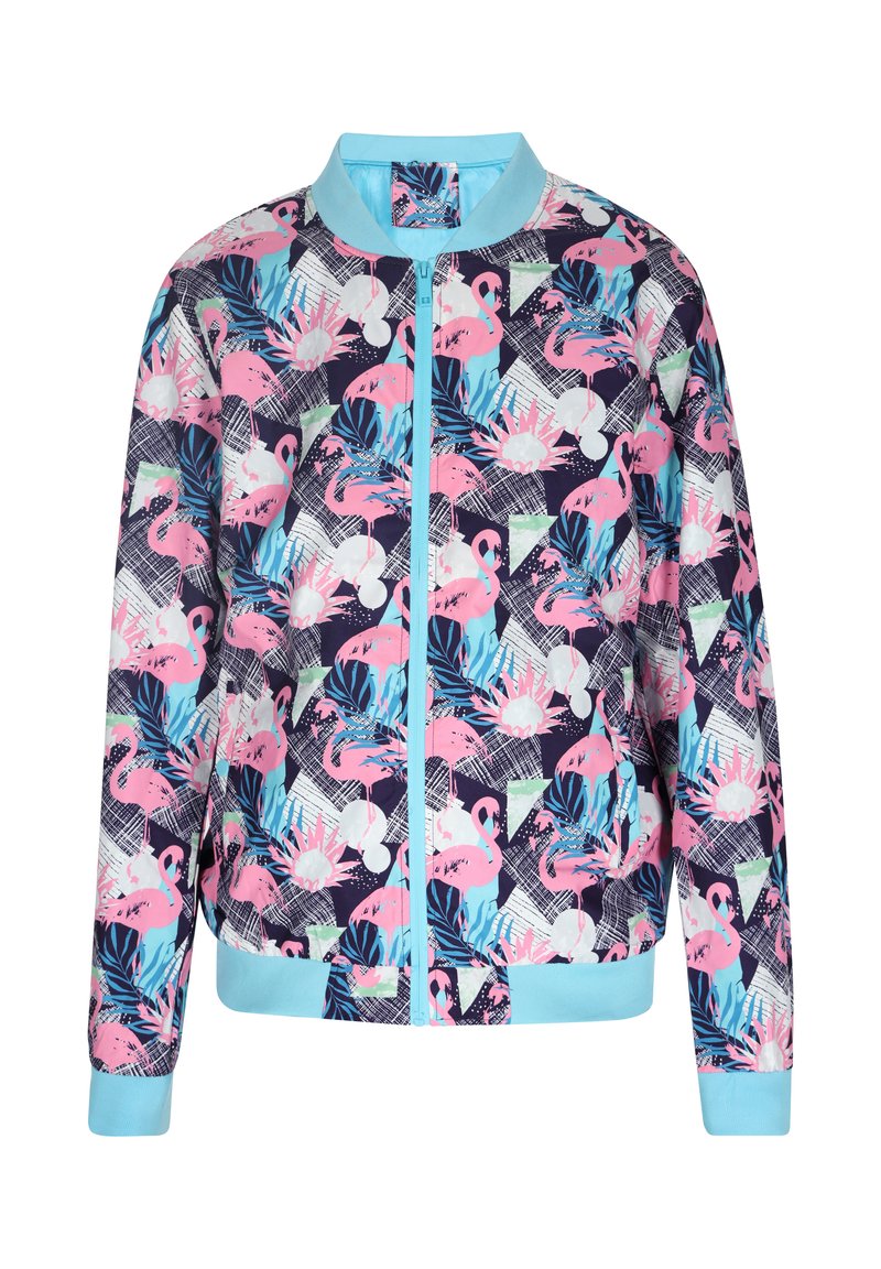 Multicolor bomberjack met een flamingo en tropisch ontwerp, met een lichtblauwe kraag, manchet en rits op een donkere achtergrond.