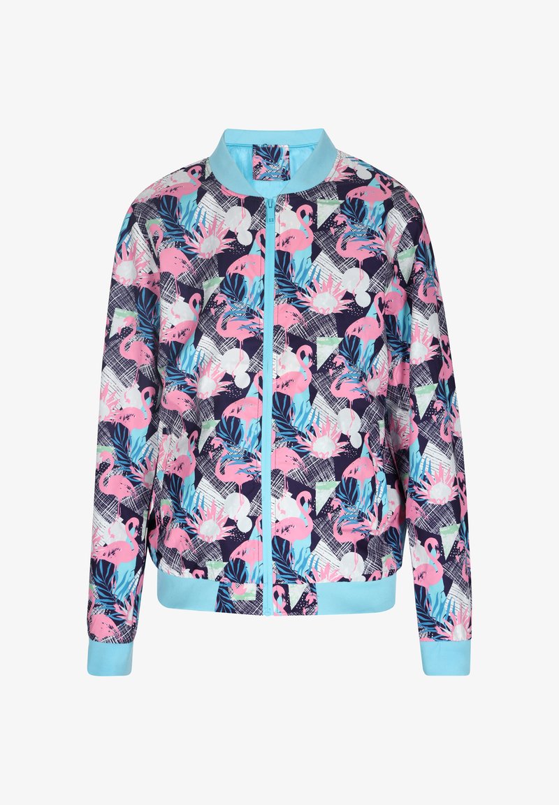 Multicolor bomberjack met een flamingo en tropisch ontwerp, met een lichtblauwe kraag, manchet en rits op een donkere achtergrond.
