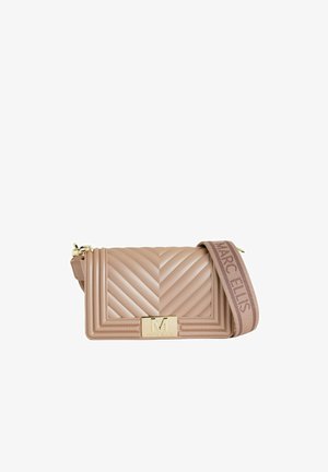 Borsa a tracolla rettangolare beige trapuntata con chiusura dorata e ampio cinturino in tessuto con la scritta in rilievo "MARC ELLIS" nello stesso beige.