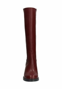 Botte en cuir bourgogne hauteur genou avec une texture lisse, bout arrondi et couture minimale. La semelle en caoutchouc noir ajoute un contraste.