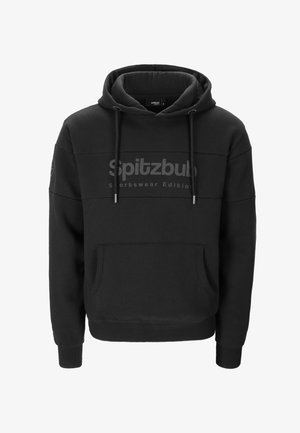 Schwarzer Hoodie mit Tasche auf der Vorderseite, verstellbarem Kordelzug an der Kapuze und einem strukturierten "Spitzbub Sportswear Edition"-Logo auf der Brust.