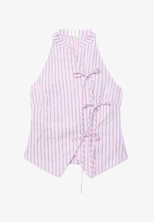 Gilet rosa senza maniche con strisce verticali verdi e tre fiocchi annodati lungo la parte anteriore, con colletto e etichetta all'interno della scollatura.